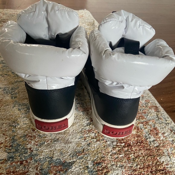 Sorel boots - Picture 2 of 6